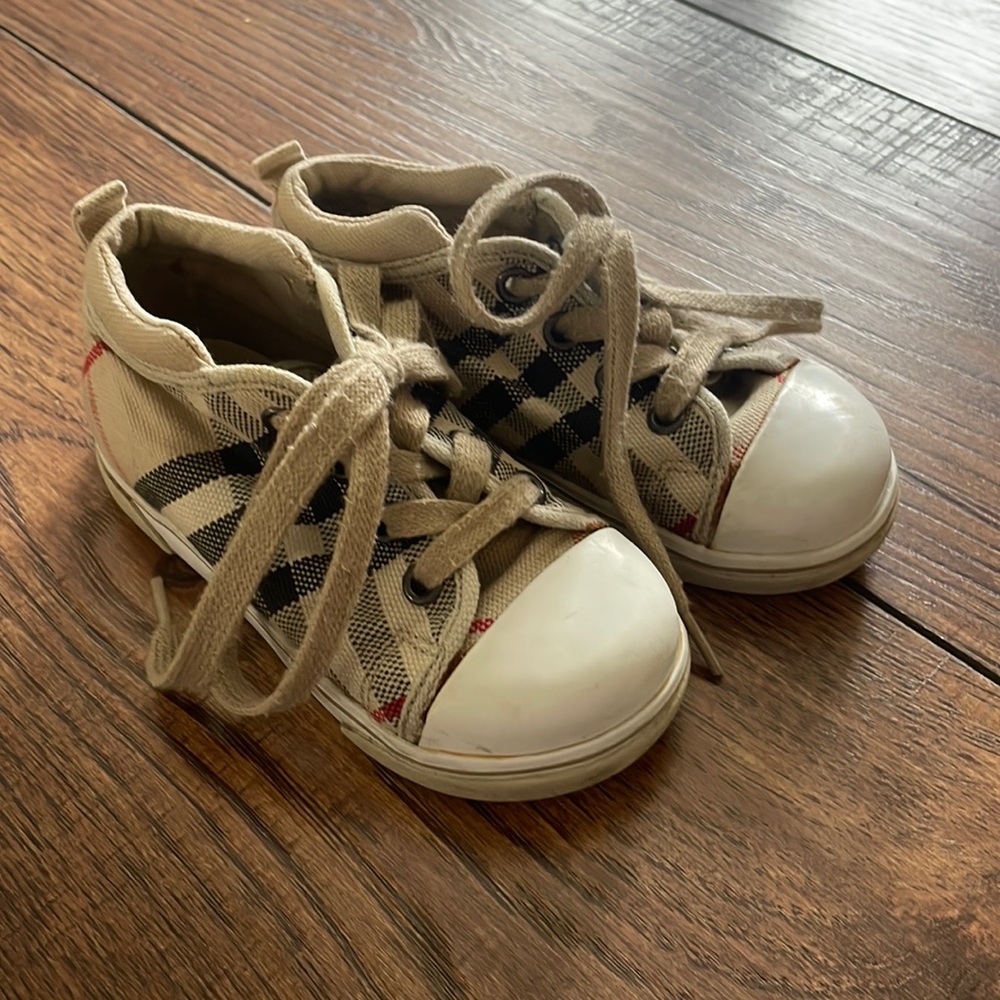 Burberry Kids Sneakers in Beige and Black